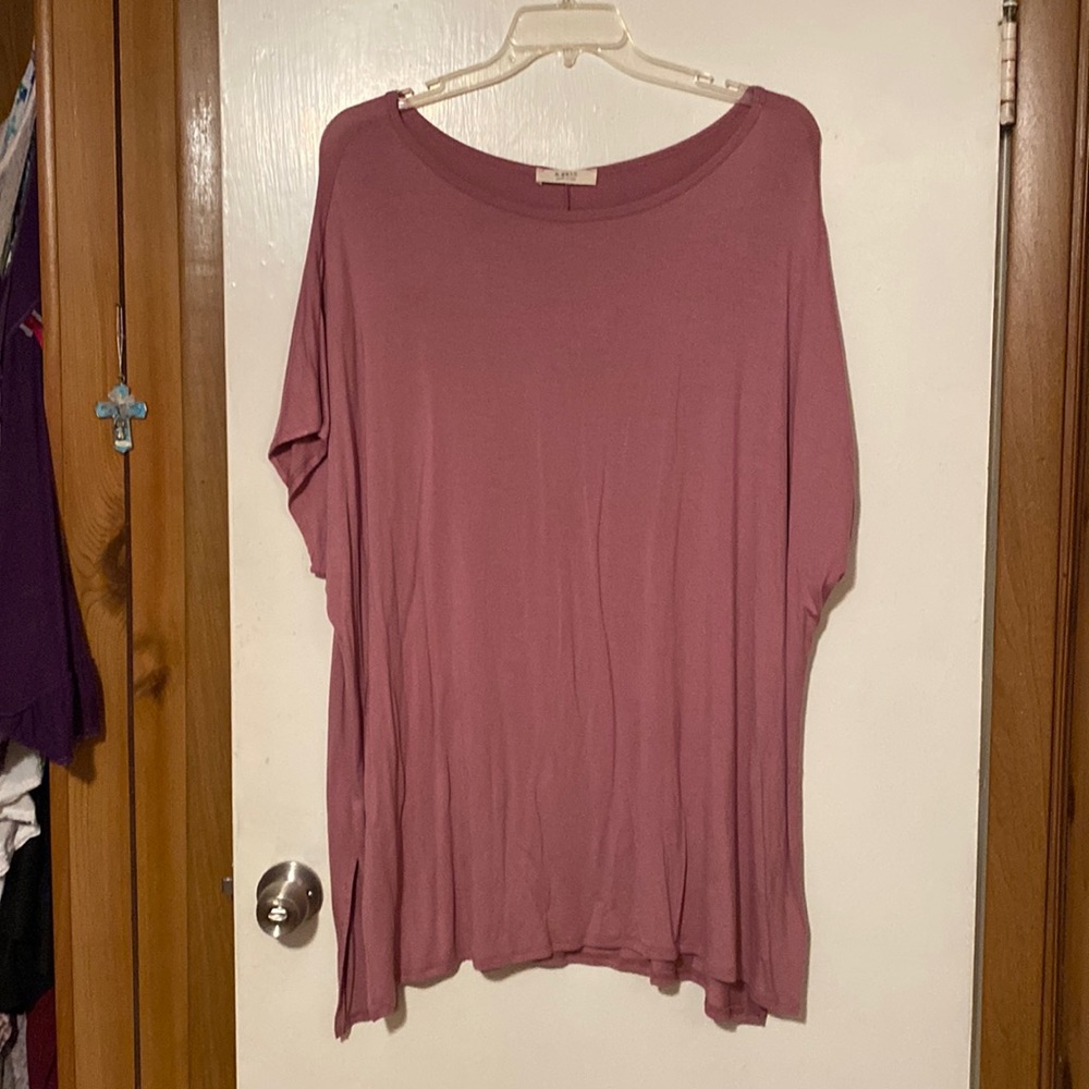 Beautiful blouse with side slit mauve in color